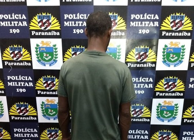 Homem tenta roubar saco de cimento em Ceinf e acaba preso