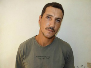 Homem furta bebidas em bar e ao ser preso foge de viatura Enquanto a PM o encaminhava para a delegacia ele conseguiu abrir a porta da viatura e fugir-Foto: Osvaldo Duarte