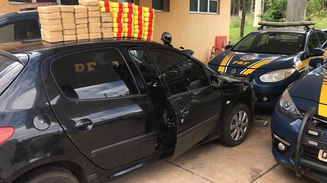 PRF apreende quase 62kg de cocaína na BR-262 PRF apreende quase 62kg de cocaína na BR-262