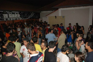 Com caldo de feijão e dezenas de artistas, sarau 900 do Zé Geral acontece hoje Será o sarau do velho jeito, como sempre foi. (Foto: Reprodução/Facebook)