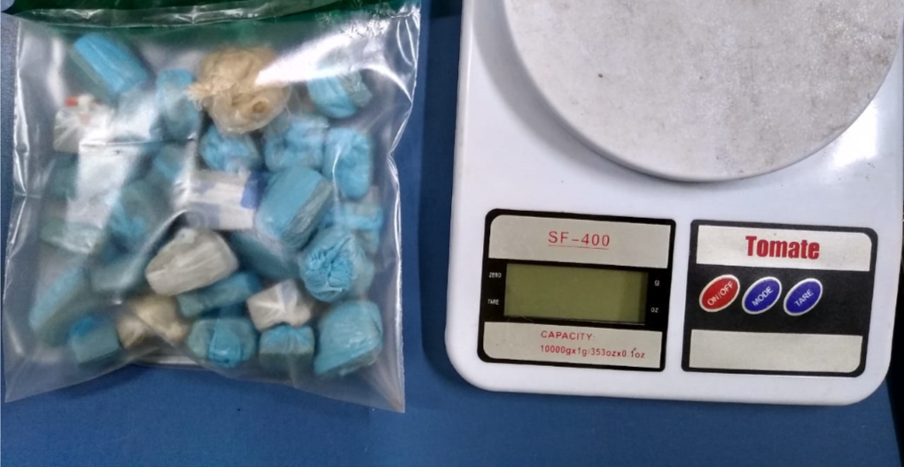Motociclista é preso com dezenas de porções de maconha e cocaína Divulgação/PM