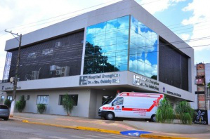 Juiz manda hospital e clínica retomarem tratamento a pacientes com câncer Hospital do Câncer de Dourados é ocupado por clínica particular (Foto: Arquivo)