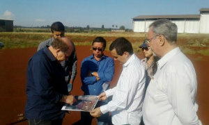Após definição da entrada obras da Ceasa de Dourados vai para licitação Enelvo, Landmark, técnicos da Agraer e engenheiros da CCR MSVia reunidos na área da Ceasa - Foto: Foto: Rubens Moreira Junior/Semafes