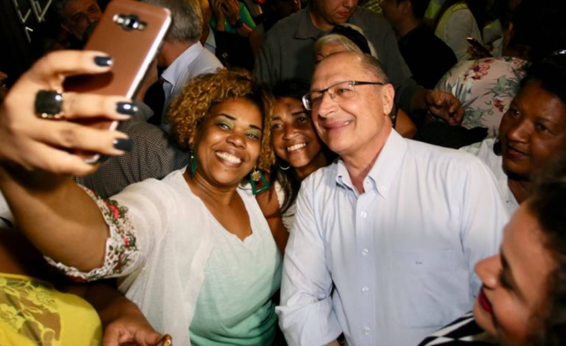 Alckmin com eleitores durante evento de campanha no Rio de Janeiro. Divulgação