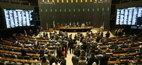 Presidência da Câmara será disputada hoje por 17 deputados Presidência da Câmara será disputada hoje por 17 deputados