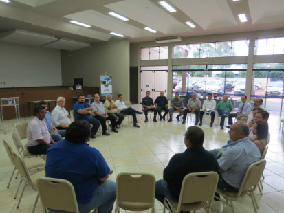 Reunião define estratégia para manifestação de domingo Representantes de vários setores da sociedade se reuniram na tarde desta quarta em Dourados - Foto: Gizele Almeida