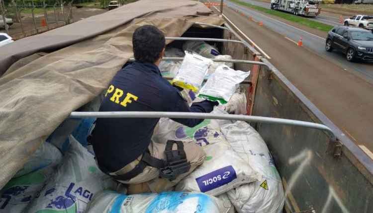 Carga de agrotóxico avaliada em R$ 5,6 milhões é apreendida na BR-163 Carga de agrotóxico avaliada em R$ 5,6 milhões é apreendida na BR-163
