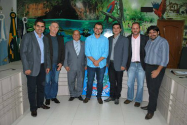 Vereador Serginho Braga com autoridades convidadas
Foto Paulo Abílio