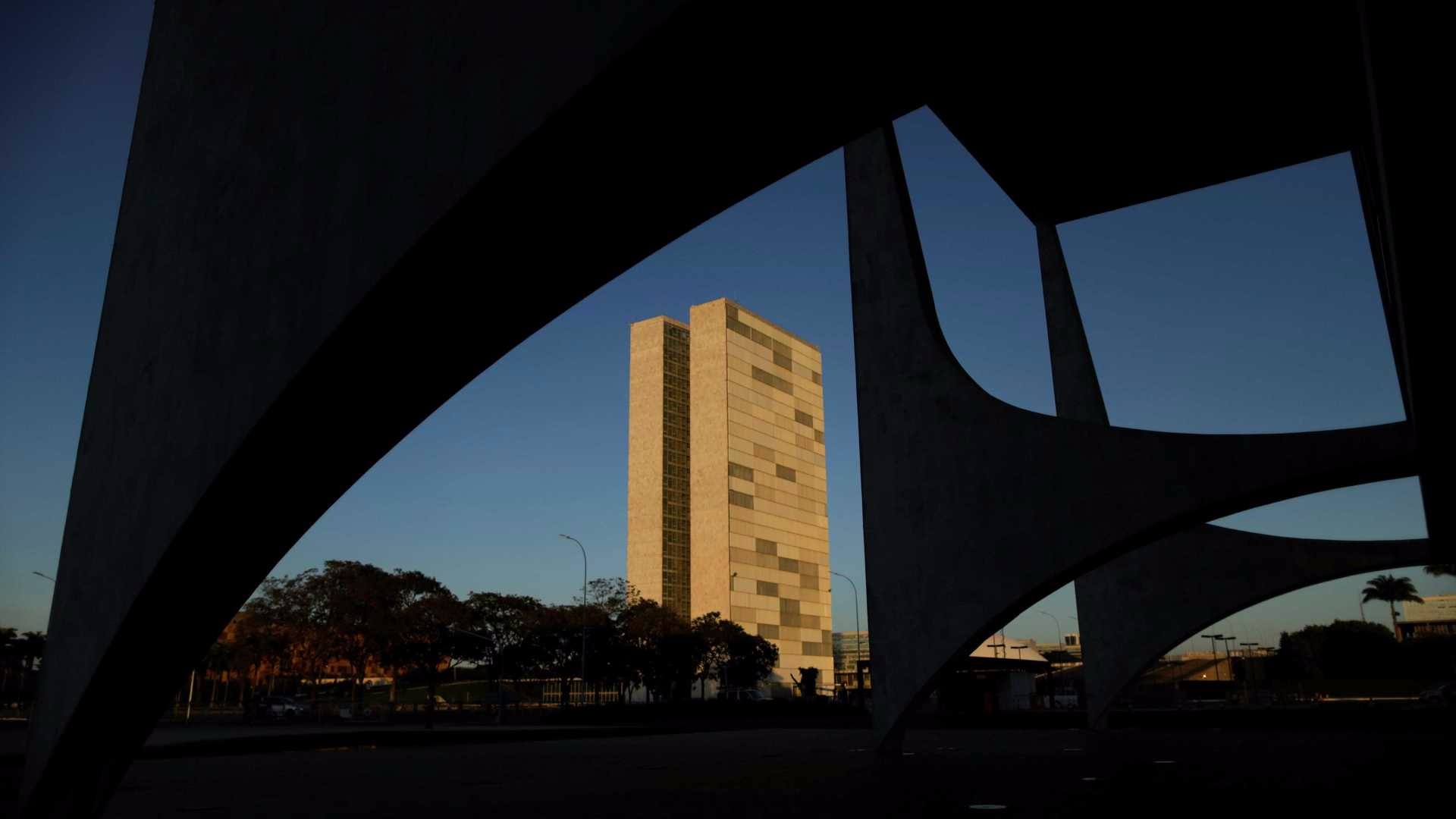 Planalto tenta ganhar tempo para pacificar rebelião do Centrão Planalto tenta ganhar tempo para pacificar rebelião do Centrão
