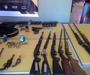 Armamento, munição e objetos apreendidos em operação da Polícia Civil de Sonora - Divulgação