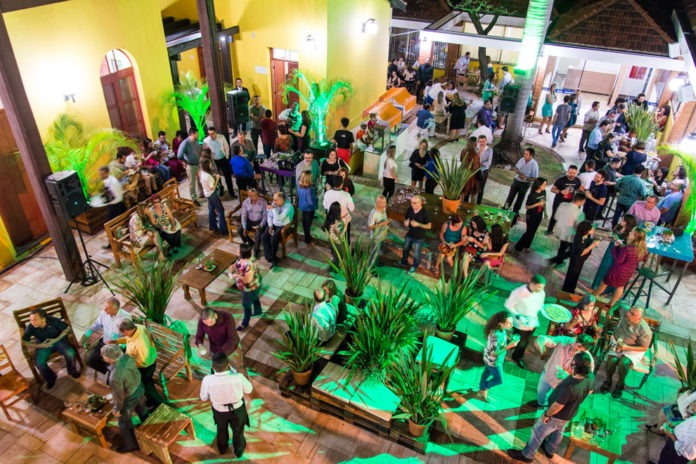 Forró, roda de tereré, reggae e rock nostálgico no happy hour da Morada dos Baís Forró, roda de tereré, reggae e rock nostálgico no happy hour da Morada dos Baís