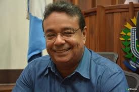 Médicos confirmam aneurisma da aorta e prefeito de Corumbá fará cirurgia Prefeito se sentiu mal e precisou ser transferido às pressas para Campo Grande