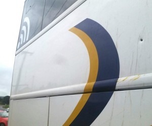 Marca de tiro em ônibus que faz caravana do ex-presidente Lula no sul do País - Divulgação