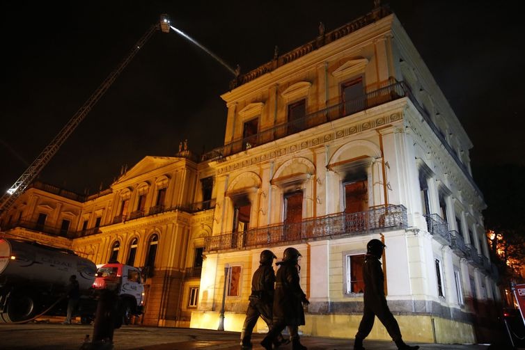 Incêndio atinge Museu Nacional do Rio de Janeiro - Tânia Rego/Agência Brasil