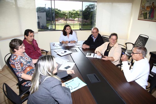 Prefeitura prepara projeto para construção de setor de recepção e protocolo no CAM Reunião de secretários com a prefeita discutiu projeto do novo bloco do CAM – A. Frota