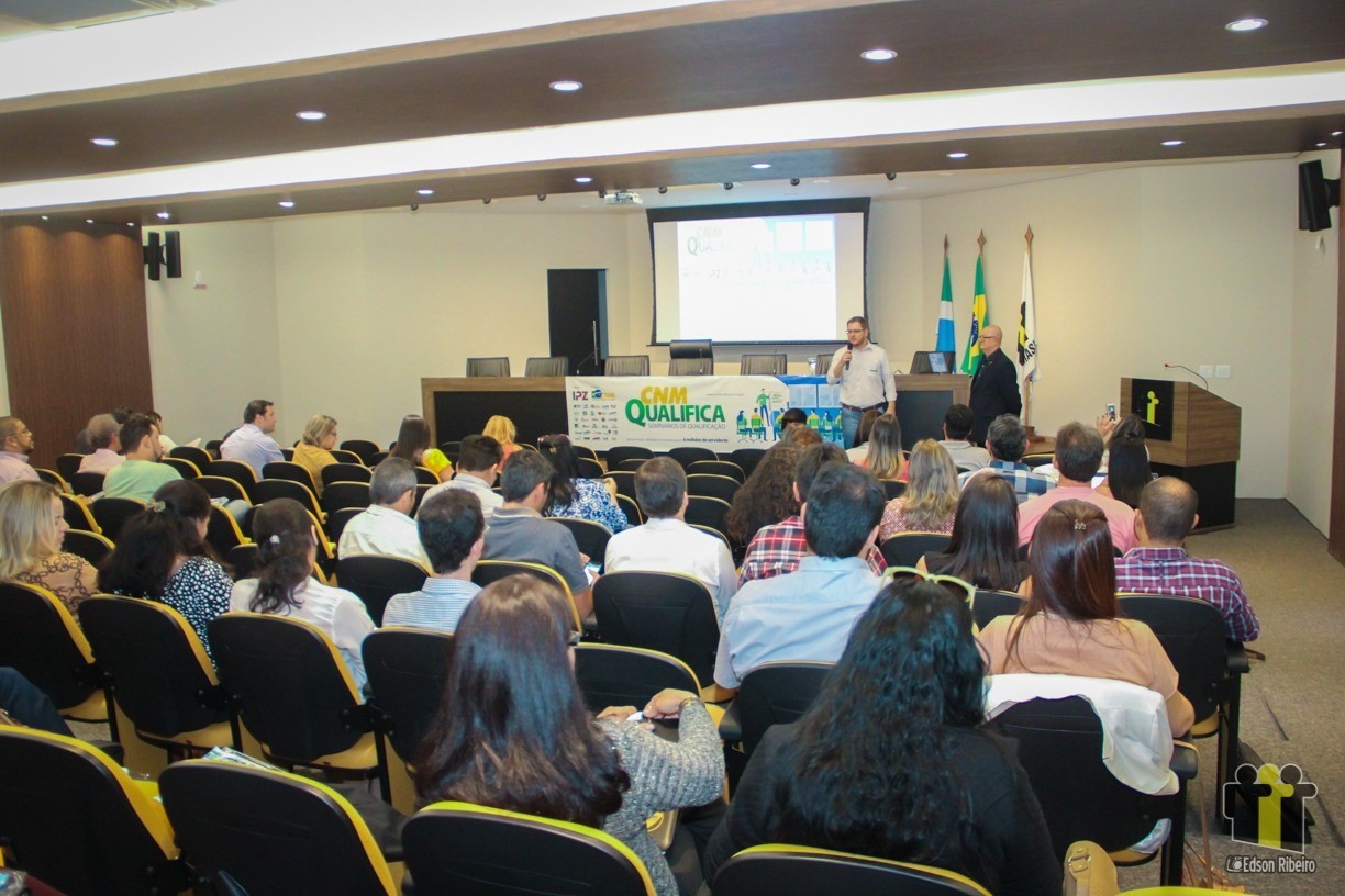 CNM e Assomasul promovem mais um seminário de capacitação Diego Abud abriu o seminário na Assomasul