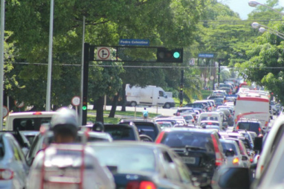 Protesto reúne 2 mil, interdita trânsito e divide opiniões no Centro Protesto gera transtorno nas principais vias da área central de Campo Grande (Foto: Marcos Ermínio)