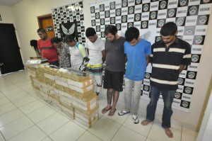 Quadrilha presa em confronto com morte tinha nove integrantes Laura, Vilson, Samuel, Jairo, Vagner, Alan, Vinicius e Rafael foram presos por tráfico de drogas (Foto: Marcelo Calazans)