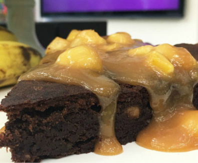 Faça uma saborosa torta de chocolate com banana para o lanche da tarde