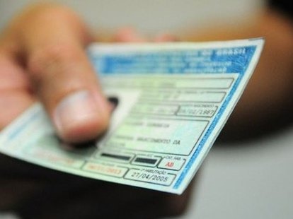Não caia neste golpe: CNH falsa e promessas tentadoras pela internet CNH falsa pode render até 2 anos de detenção para quem compra.
