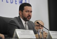 Ministro detalha plano para aumentar receitas e conter crescimento das despesas