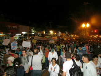 Manifestação terá 100 policiais na praça e Choque de prontidão foto Dourados News arquivo