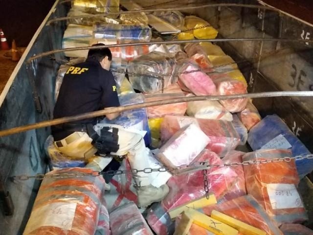 A droga estava separada em fardos diferenciados, indicando “consórcio” entre traficantes. Divulgação