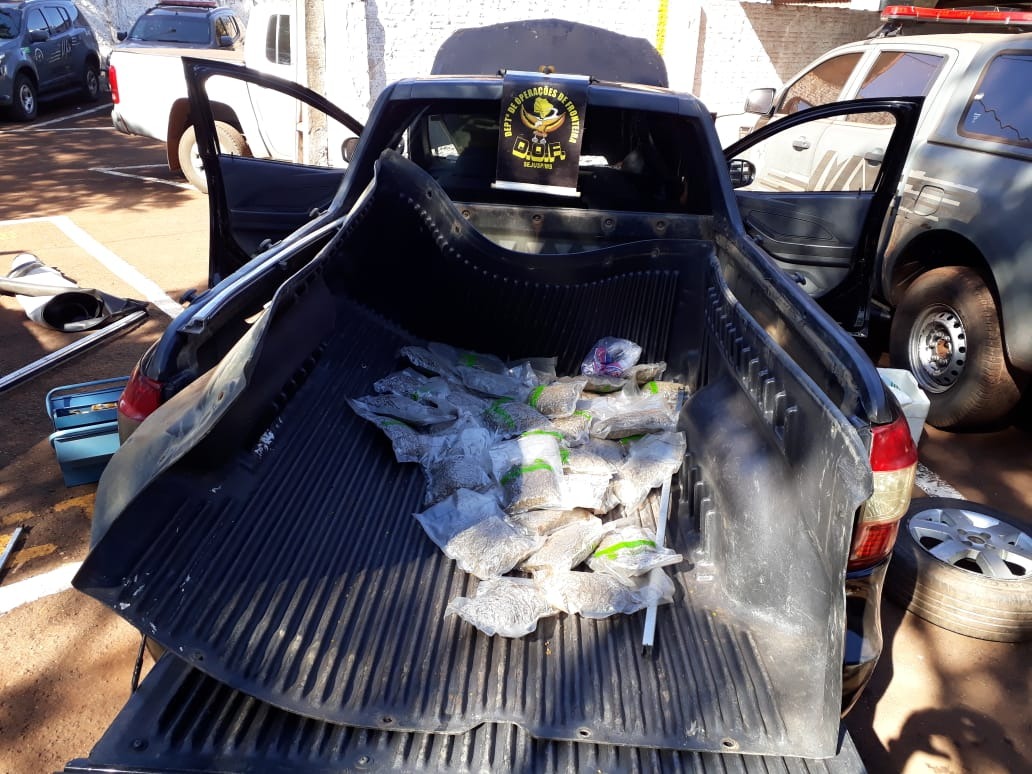 DOF prende casal com 12 quilos de skank que seriam levados para MG DOF prende casal com 12 quilos de skank que seriam levados para MG