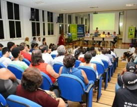 Programação do Festival América do Sul será definida com participação popular Auditório ficou lotado durante audiência que debateu rumos do Festival. (Foto: Divulgação)