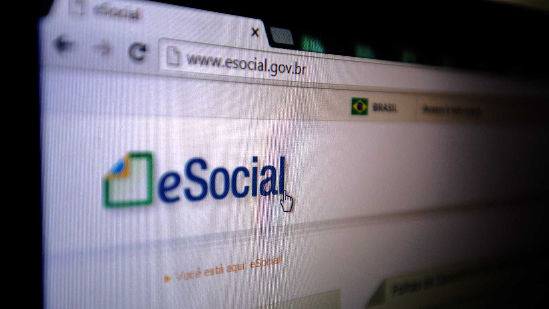 Receita prorroga em um mês adesão de médias empresas ao eSocial