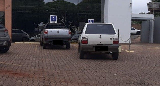 Após se passarem por ambulantes bandidos roubam frentistas