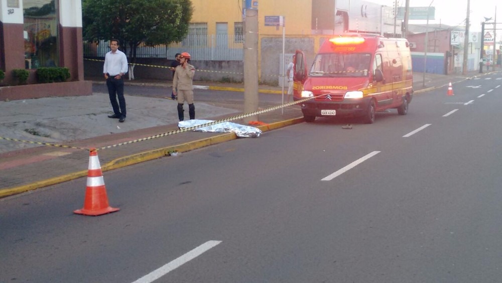 Jovem é encontrado morto em avenida de Campo Grande sem sinais de agressão, diz polícia Jovem é encontrado morto em avenida de Campo Grande (MS) (Foto: José Aparecido)