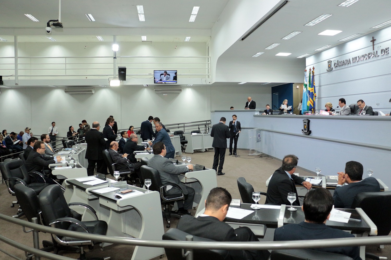 Vereadores analisam sete projetos e um veto na sessão desta terça-feira Vereadores analisam sete projetos e um veto na sessão desta terça-feira