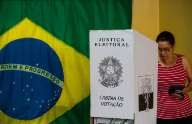 Trinta anos após fim da ditadura, Brasil tem 'democracia imperfeita' Foto: Getty Images País tem processo eleitoral confiável, mas população tem poder limitado para monitorar e influenciar decisões do governo.