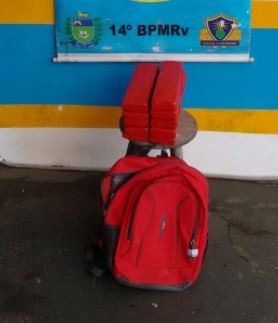 Jovem é apreendida tentando levar maconha até SC PRE/Divulgação