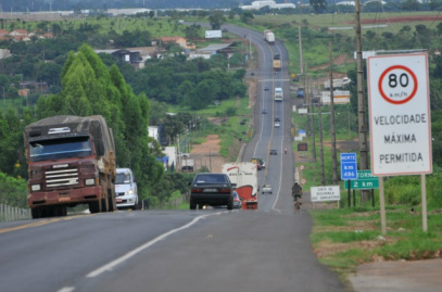 Desde concessão da rodovia, número de mortes na BR-163 caiu 45% Trecho da BR-163 em Campo Grande (Foto: Alcides Neto)