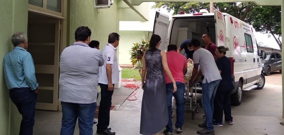 Dirceu Lanzarini é transferido para hospital em Dourados Dirceu sendo colocado na ambulância para ser transferido a Dourados. Moreira Produções