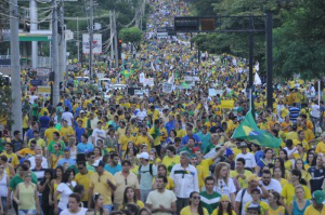 Organização promete outro protesto se Dilma não renunciar até abril Polícia fala em 32 mil pessoas, a organização divulgou 100 mil (Foto: Alcides Neto)