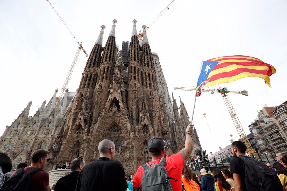 Barcelona tem dia de greve geral e confrontos REUTERS/Albert Gea/Direitos reservados