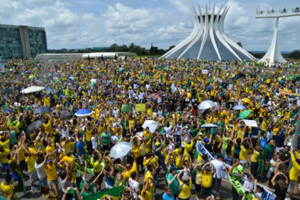 Manifestação  contra  o  governo e a corrupção na movimenta Esplanada dos Ministérios  José  Cruz/Agência Brasil