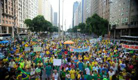 À tarde, houve novo protesto na Candelária,
        no centro do Rio   Tânia Rêgo/Agência Brasi