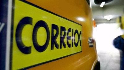 Criminosos fazem 30 reféns em assalto a Correios em SP © Reprodução