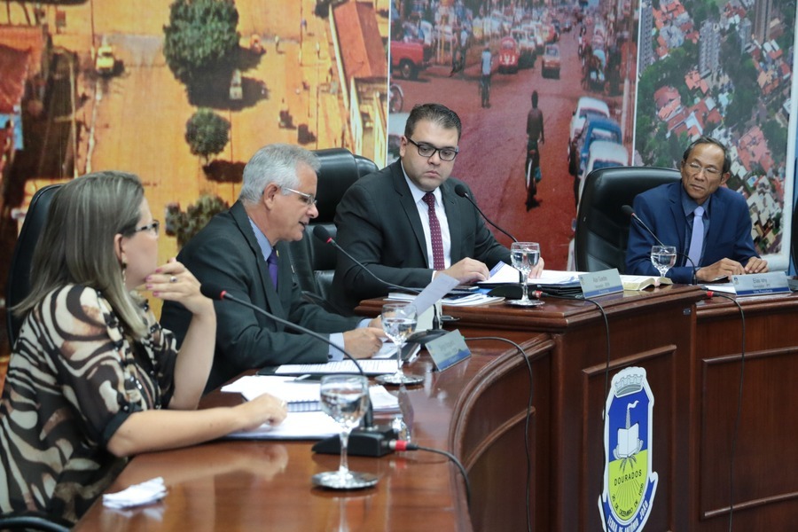 Parlamentares acreditam que Câmara não perde sua independência ao ter atos de vereadores revistos Mesa Diretora da Câmara de Dourados convoca novas sessões de julgamento (Foto: Thiago Morais)