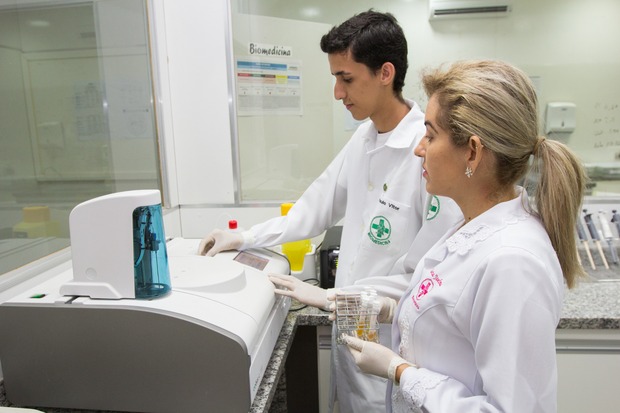 Curso de Biomedicina da UNIGRAN é o melhor do Centro-Oeste Curso de Biomedicina da UNIGRAN é o melhor do Centro-Oeste
