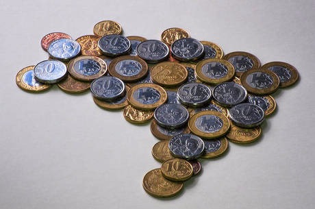Economia pode perder até R$ 170 bi depois de denúncias contra Temer Agências de classificação de risco marcaram queda do Brasil no ranking
Getty Images