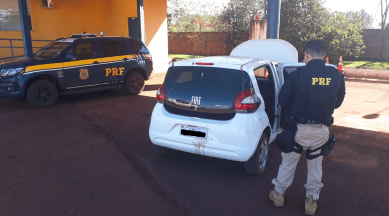 PRF recupera carro roubado e apreende LSD, ecstasy e maconha