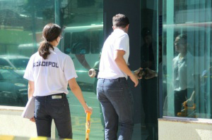 Peritos estiveram no local colhendo informações sobre o crime. (Foto: Marcos Ermínio)