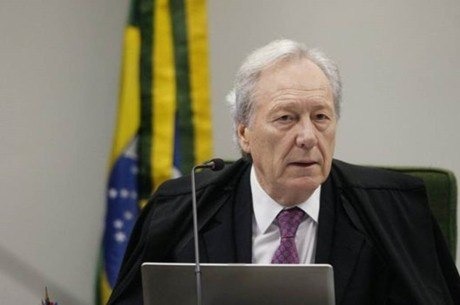 Lewandowski vota pela liberdade de Lula. Placar é de 1 x 1 Lewandowski vota pela liberdade de Lula. Placar é de 1 x 1
Rosinei Coutinho/SCO/STF
