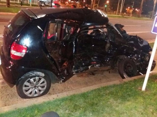 O veículo Fox que a vítima conduzia ficou completamente destruído