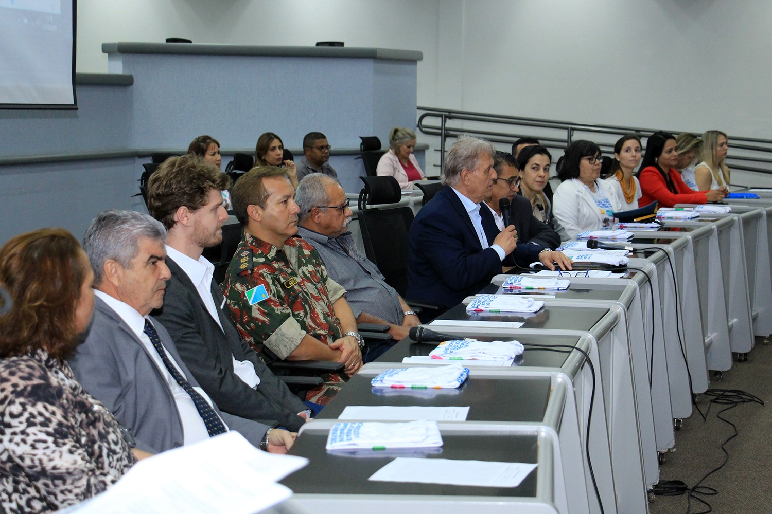 Autoridades apoiam projeto que libera animais de estimação em hospitais públicos Autoridades apoiam projeto que libera animais de estimação em hospitais públicos
